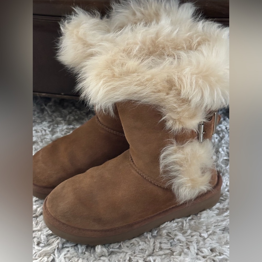 UGG Deena Chestnut Brown Shearling Style Boots Size 5 M Shearling Trim Buckle